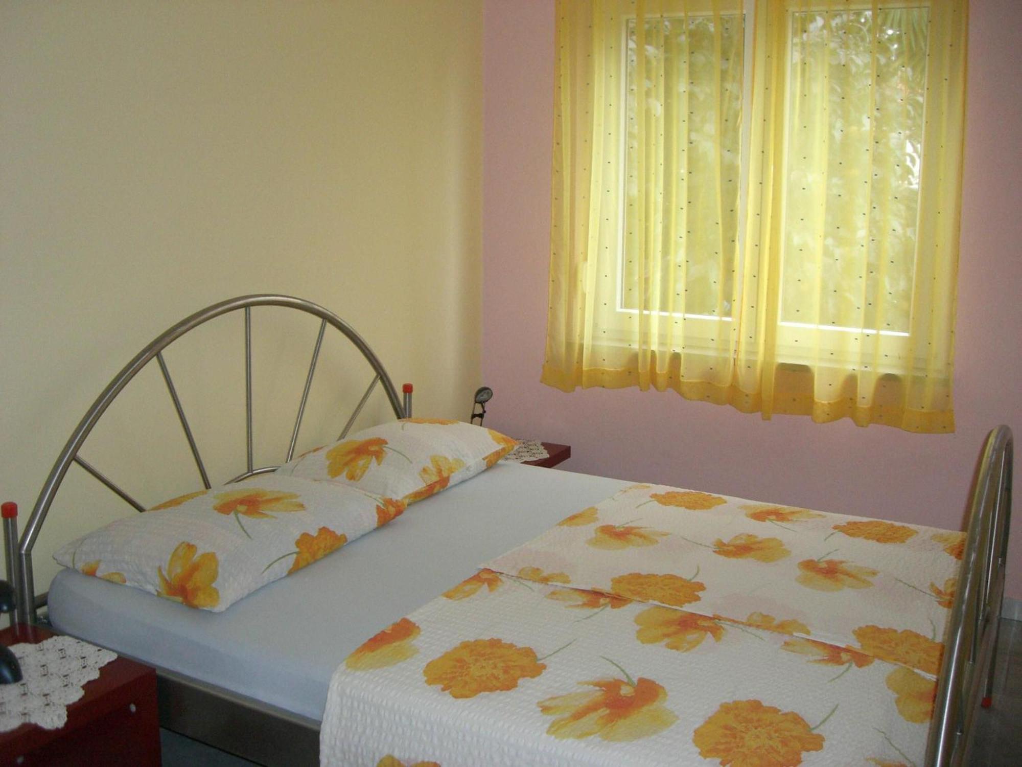 Hama Komunela Mit Garten Und Stellplatz * Umag